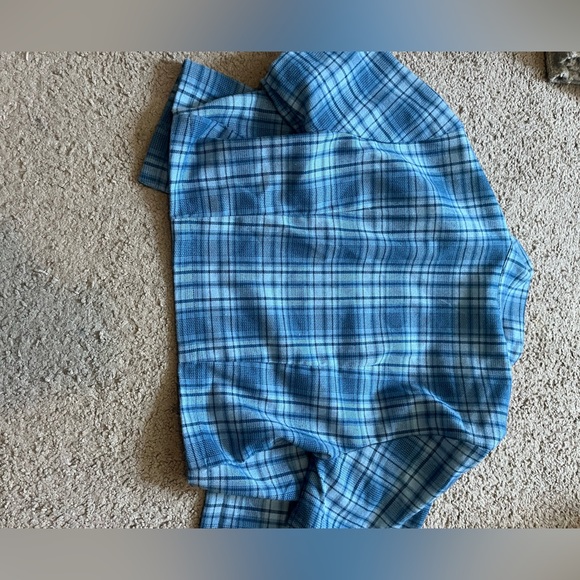 Brandy Melville cropped collared blue button up. Rare brandy! - Picture 3 of 4